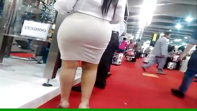 Une étudiante salope baise avec le professeur chinois porno pour passer le test