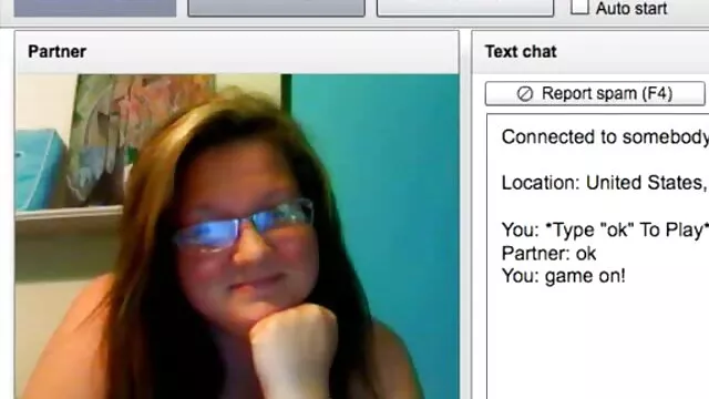 Brunette en sex chinois video corset de satin séduit son mari