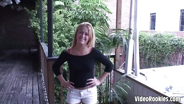 Une brune âgée aime chinoises baisent le bon sexe