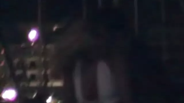 Une brune passionnée prend une meilleur porno chinois bite dans sa bouche