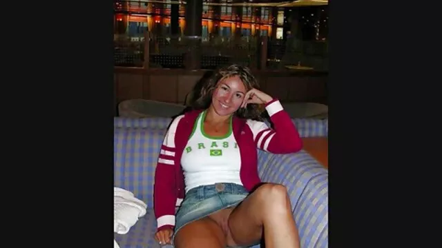 Une salope rousse russe se porno chinois porno chinois masturbe dans le bar