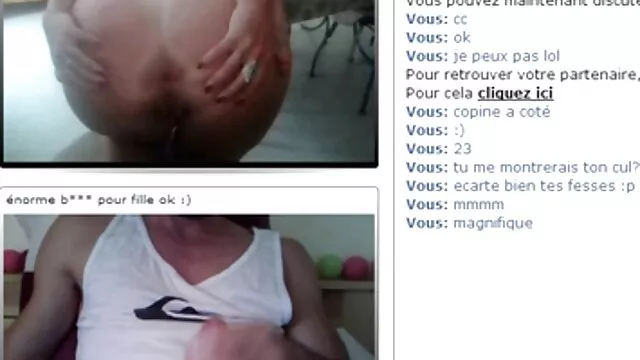 Douce ébène suce une bite à un client avec tendresse vidéos pornographiques chinois