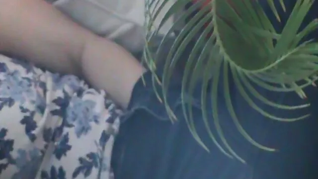 Une étudiante potelée caresse une chatte sous la douche chinois porno sous l'eau courante