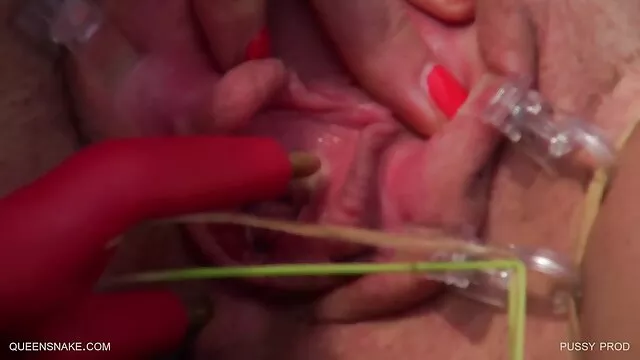 Sweet site porno chinois Anechka se déshabille magnifiquement