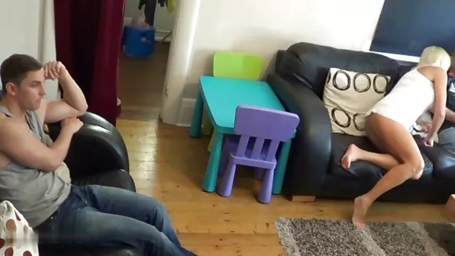 La garce pornochinoise ne refusera jamais la double pénétration dans ses doux trous