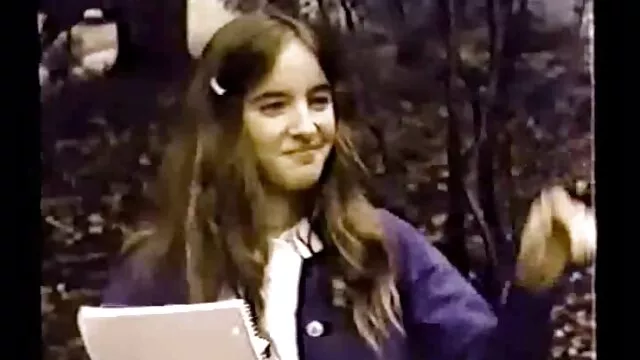 La salope free porno chinois fait une pipe à un partenaire commercial