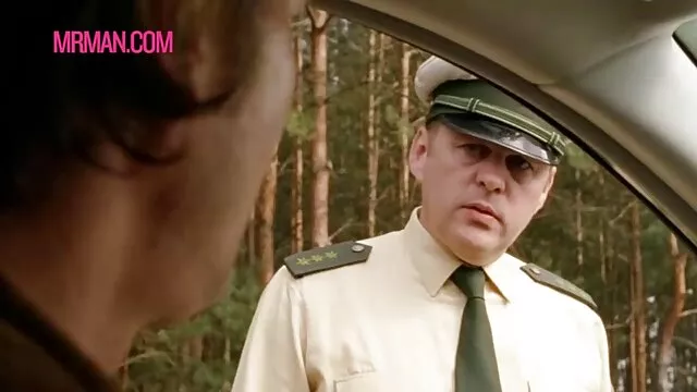 Jolie brune jouit à la vue de son amant porno x chinois