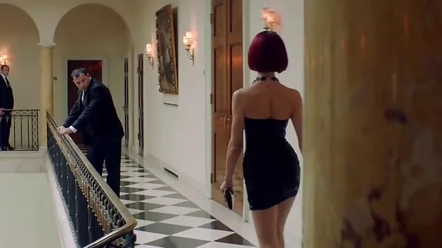 Une jeune boucle d'or, ravie bus chinois porno que des ancêtres agaçants jetés de chez eux dans leur datcha, révèle rapidement son jeune corps, assoiffé d'orgasmes, et toute la journée, jusqu'au soir, branle sa chatte de différentes manières