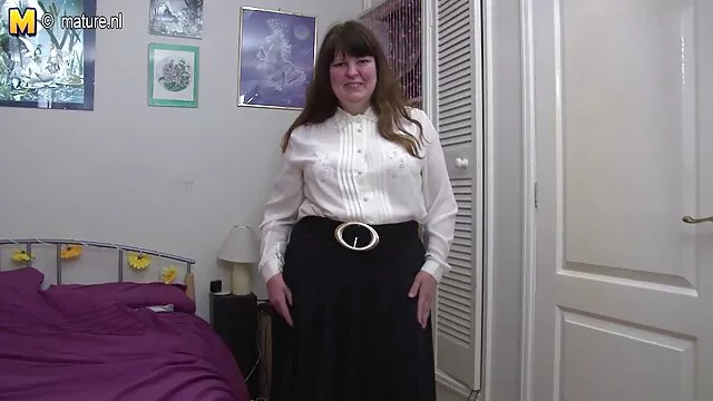 La chienne a des relations sexuelles au téléphone chinois pornos avec un homme