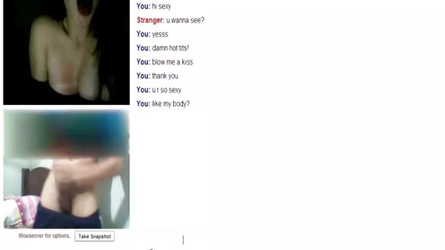 Gros plan chinoiseporno chatte enlevée en se masturbant