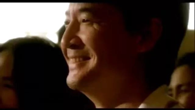 Brunette en levrette sur une chinois xxx chaise a pris une bite