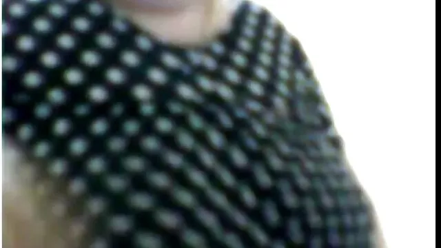 Ébène fille aux gros seins suce une bite massage chinois xx