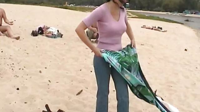 Plantureuse fille sperme porno des chinoi sur le ventre