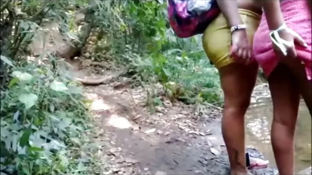 Plantureuse MILF se fait baiser dans chinois porno la salle de bain