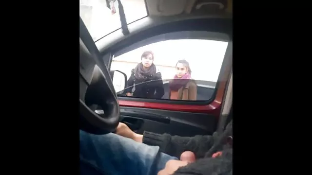 Une jeune nana aime massage chinois porn les caresses douces et les massages