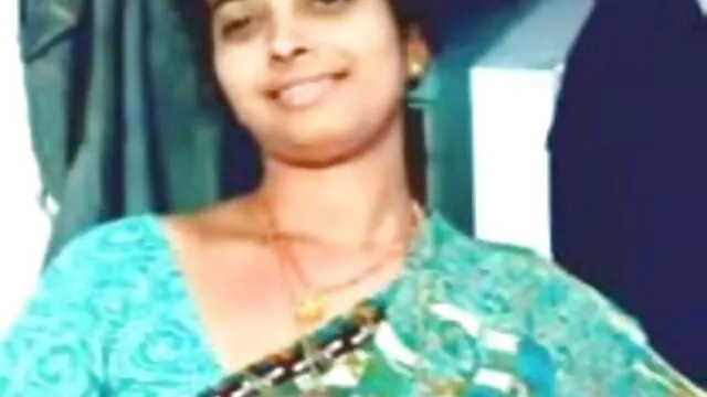 Un homme mature baise une jeune blonde massage porno chinois mince et verse du sperme dans l'anus