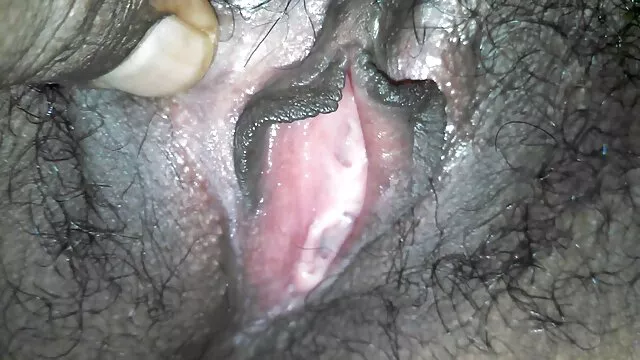 Vera et Remy Lacroix sucent une bite porno pour les chinois et avale du sperme