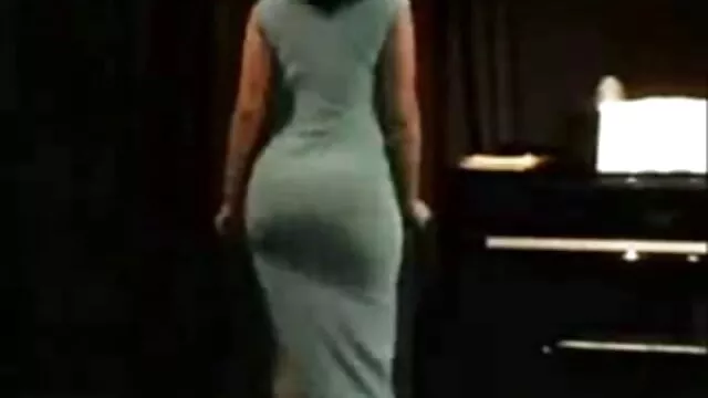 Femme au foyer sexy se massage chinois porn déshabillant sur cam