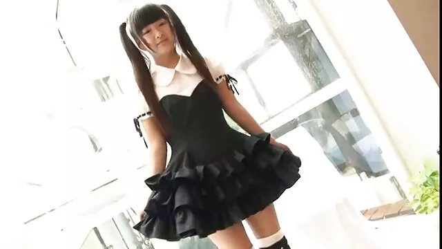 Presley Hart dans une salle sexe avec des chinoises de bain chaude suce un nigga